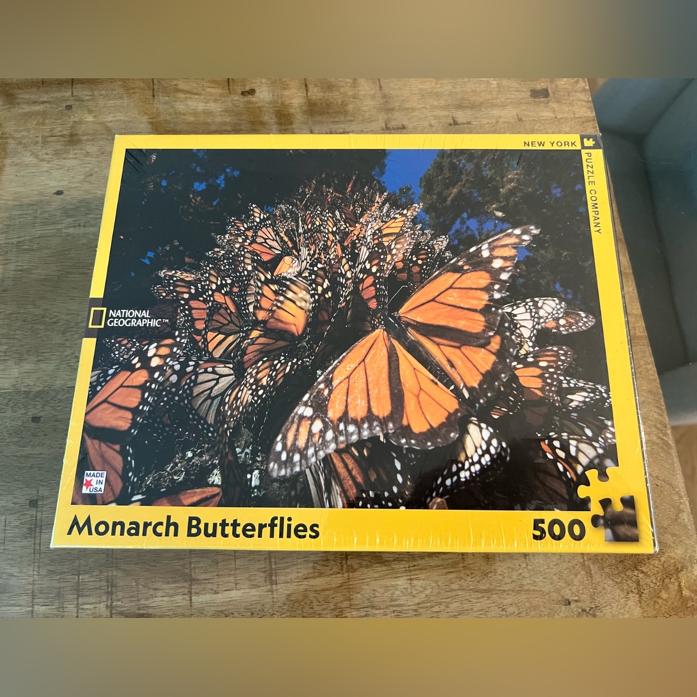 National Geographic Vibrant Monarch butterflies Puzzle